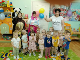 День рождения ясельных групп 5 и 4 День рождения ясельных групп 5 и 4.